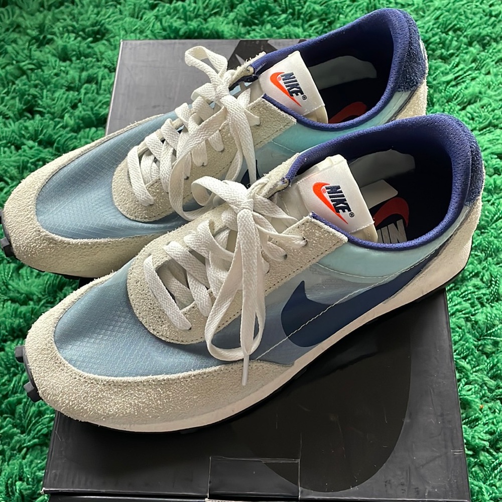 Nike Daybreak teal/midnight navy. Size 9.
